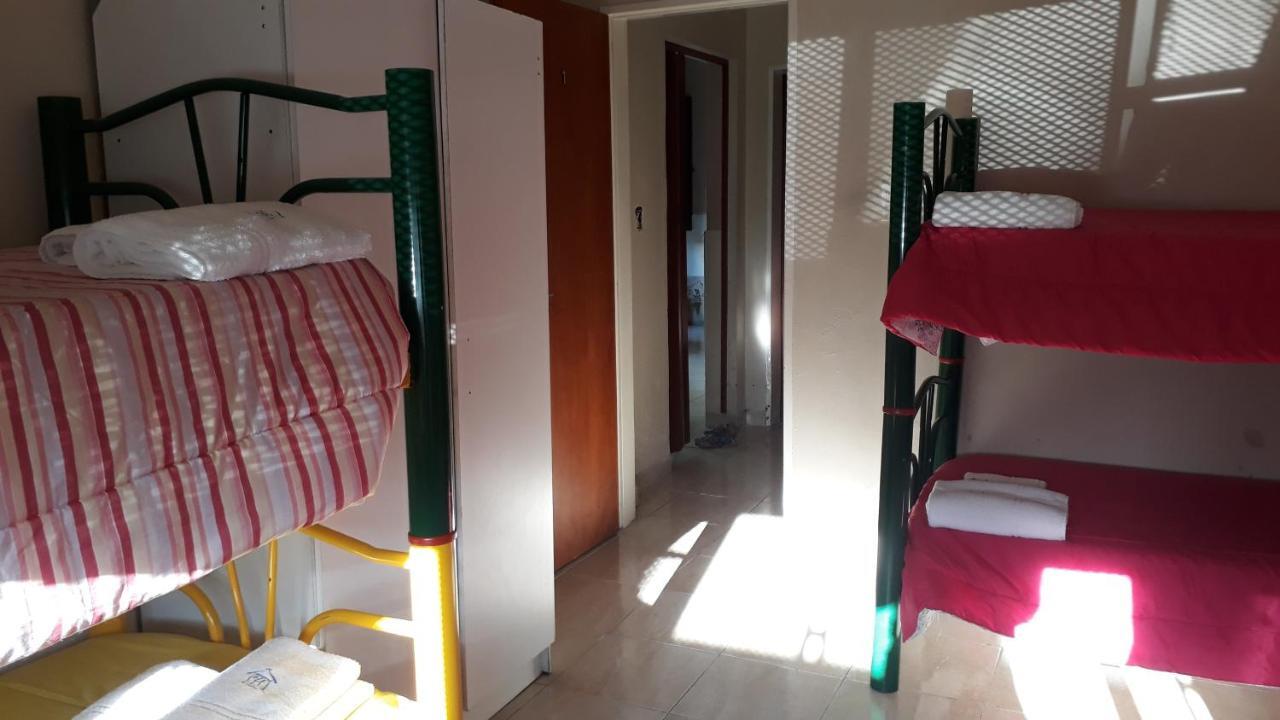 Hostel Puerta De Hierro Villa Alsina Luaran gambar