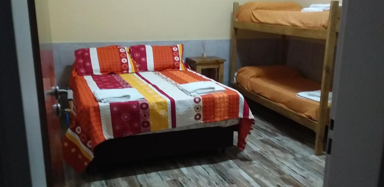 Hostel Puerta De Hierro Villa Alsina Luaran gambar